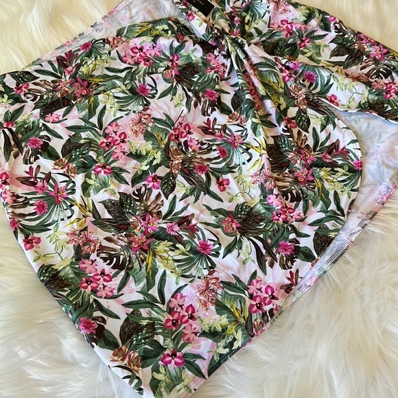 VICTORIA'S SECRET SWIM Bottom 
Cover-Up - Picture 5 of 7